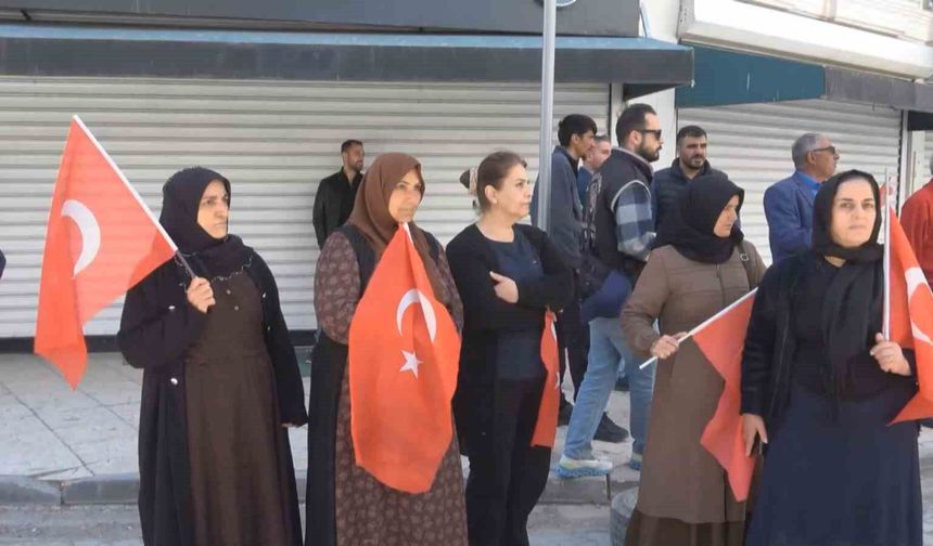 Vanlı annelerin evlat nöbeti sürüyor