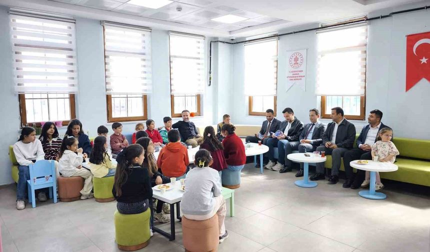 Geleceğin Yazarları Muradiye’de İlk Kitaplarını İmzaladı