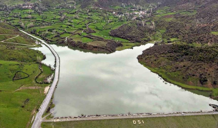 Hizan’daki baraj gölünde eşsiz manzara