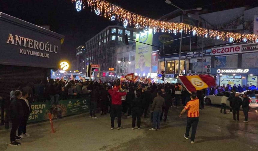 Galatasaray şampiyon oldu: Vanlılar coştu
