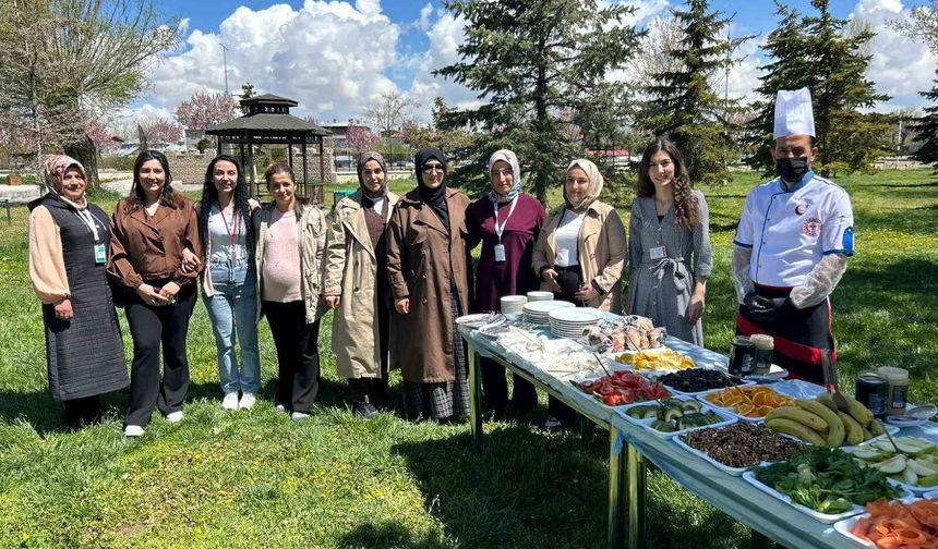 Van’da “Her Gebeye Bir Ebe” projesi kapsamında Anneler Günü buluşması