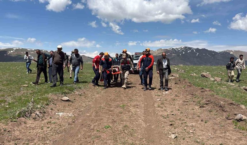 Van'da kayalıklardan düşen çocuk, hastaneye kaldırıldı