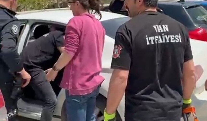 Van’da araçta mahsur kalan çocuk kurtarıldı