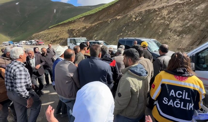 Yüksekova’da minibüs şarampole yuvarlandı: 2 ölü