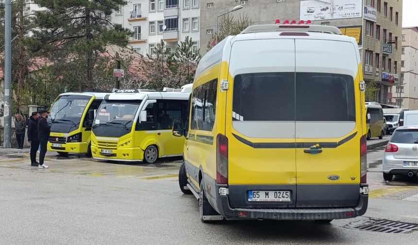 Van’da Tıka Basa Doldurulan Minibüsler Vatandaşı Çileden Çıkardı