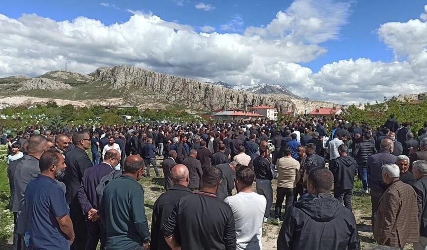 İş kazasında hayatını kaybeden genç Van’da toprağa verildi