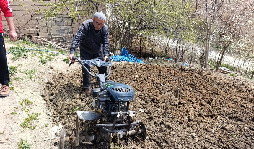 Van’da kazma küreğin yerini “Patpat” aldı