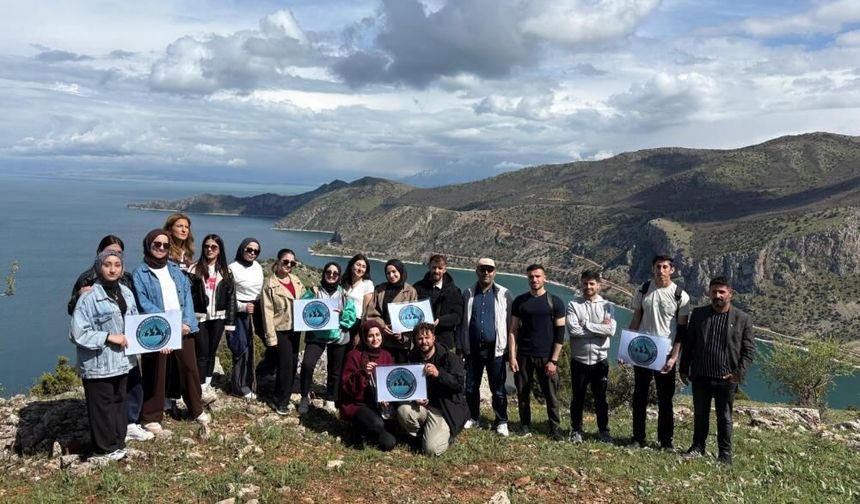 Genç Dağcılar Van’ın İnköy Bölgesinde Zirveye Tırmandı
