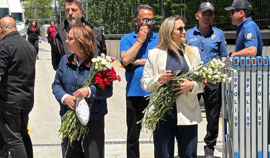 CHP Genel Başkanı Kılıçdaroğlu‘na Çiçekli Karşılama