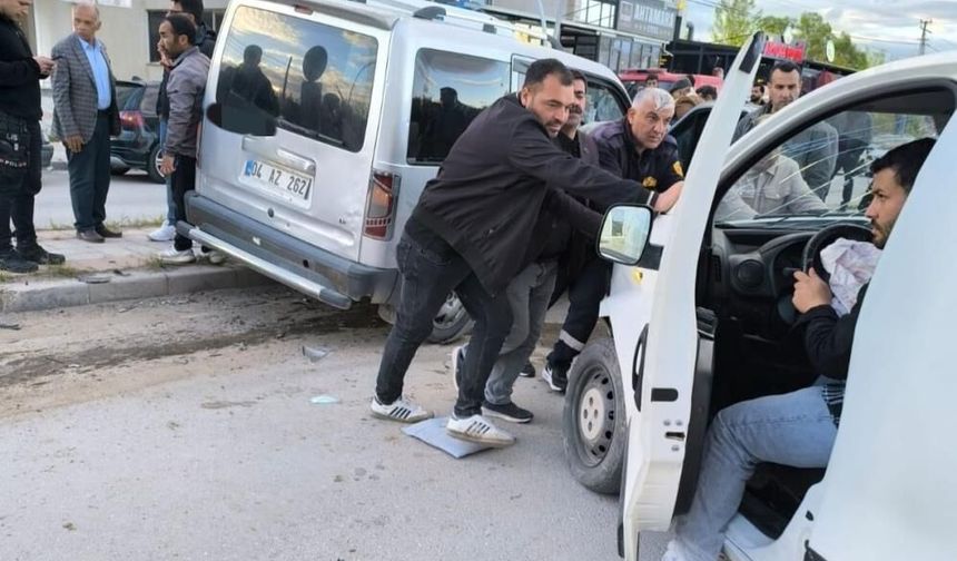 Van'da kaza: 3 yaralı