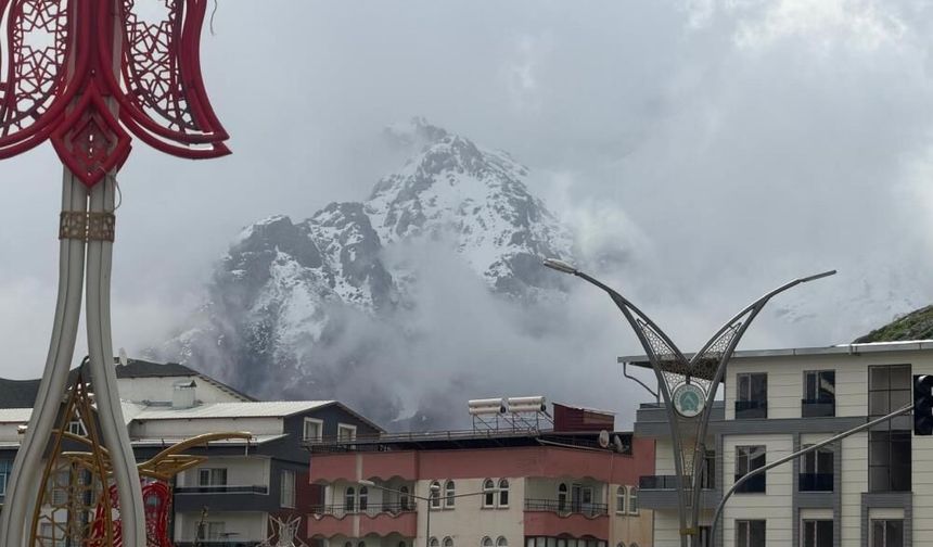 Hakkari’de Mayıs Ayında Kar Sürprizi