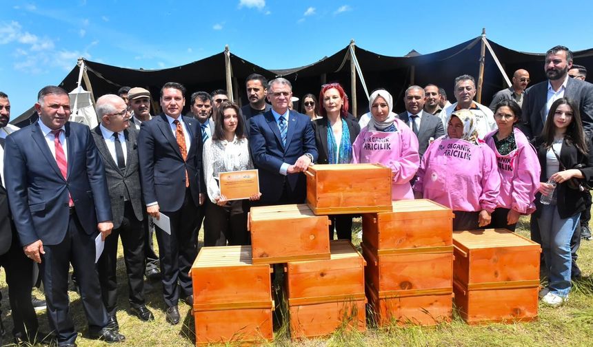 Van’da 150 aileye 3 bin arılı kovan desteği