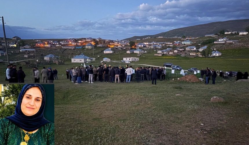 Hakkari'de Cansız Bedeni Bulunan Kadın Van'da Toprağa Verildi
