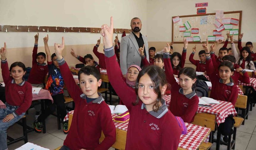 Vanlı öğrenci matematik olimpiyatlarında dünya şampiyonu oldu