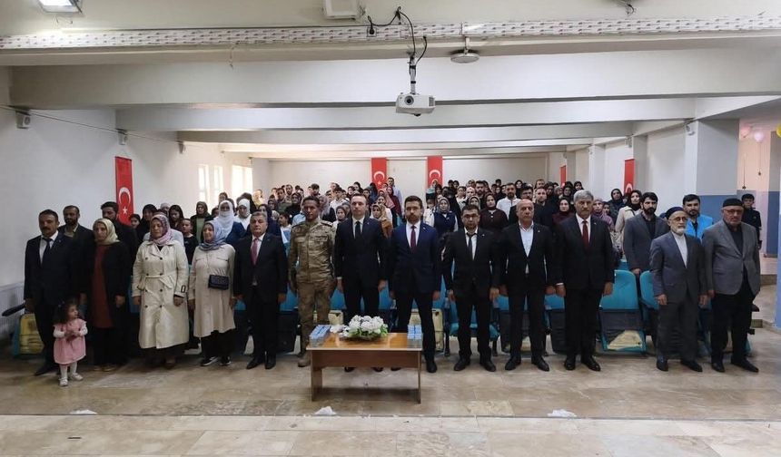 Çaldıran’da minik öğrenciler mezuniyet sevinci yaşadı