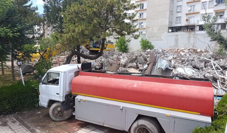 Van Halk Eğitim Merkezi tamamen yıkıldı: Beşyol’daki tarihi yapı kaldırıldı
