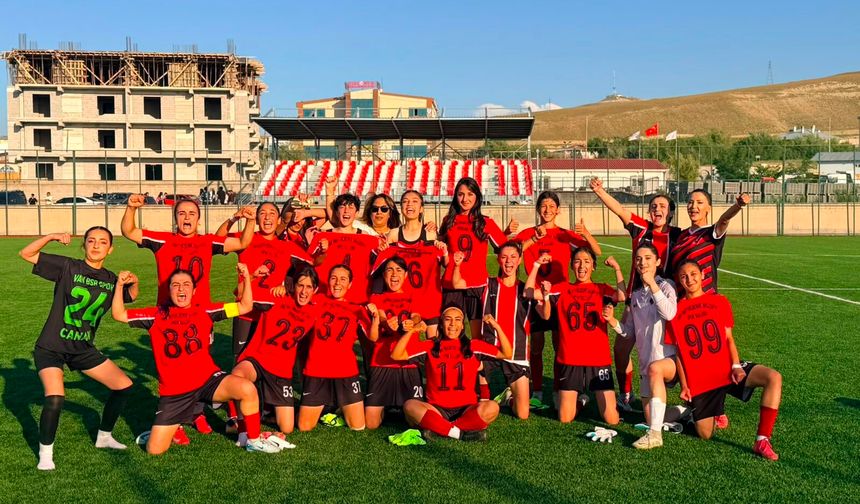 Van Büyükşehir Belediyespor Kadın Futbol Takımı Play-Off’ta