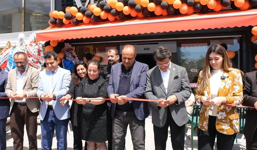 Van’ın Yeni Lezzet ve Sohbet Mekânı VENA d’ORO Hizmete Girdi