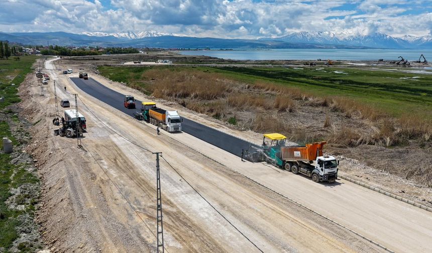 Van Gölü Sahil Yolu 18 kilometreye ulaşıyor