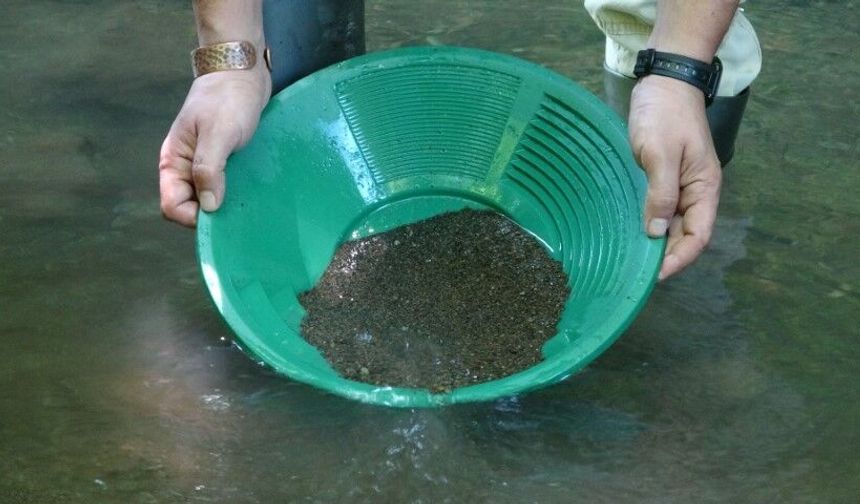 Türkülere konu olan derelerde altın arıyorlar