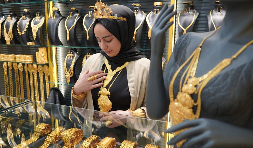 Van’da düğün sezonu öncesi imitasyon takılara yoğun ilgi