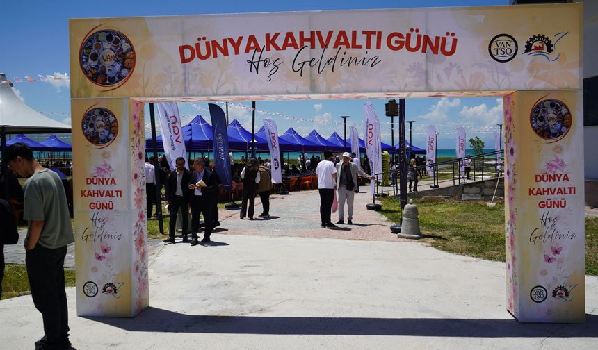 Van’da Dünya Kahvaltı Günü kutlandı: Van kahvaltısı dünyaya tanıtıldı