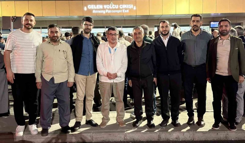 Van Ferit Melen Havalimanı'nda Duygu Dolu Karşılama