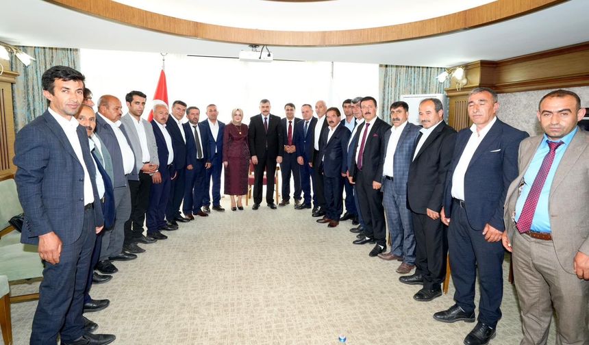 Bahçesaraylılar yol sorununu bizzat Bakan Çiftçi’ye anlattı