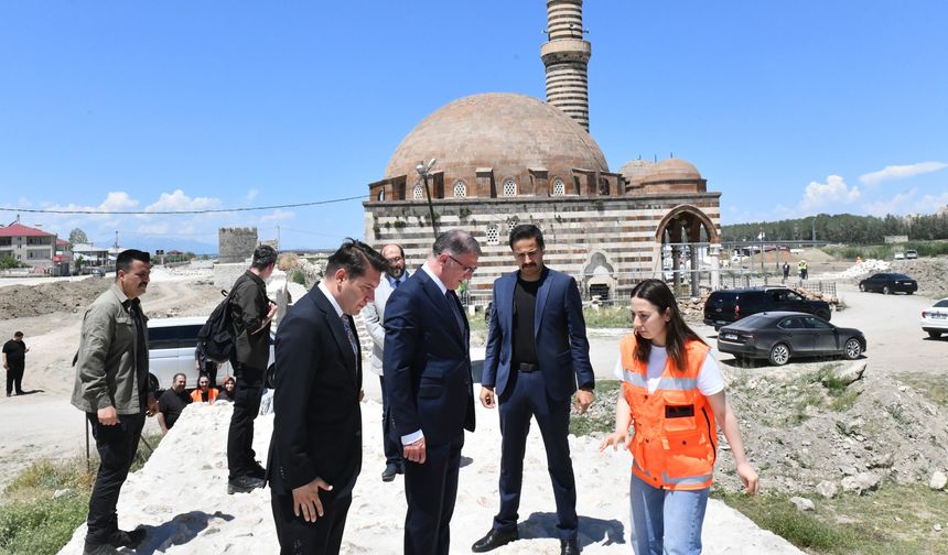 Eski Van Şehri'nin etrafi surlarla çevriliyor