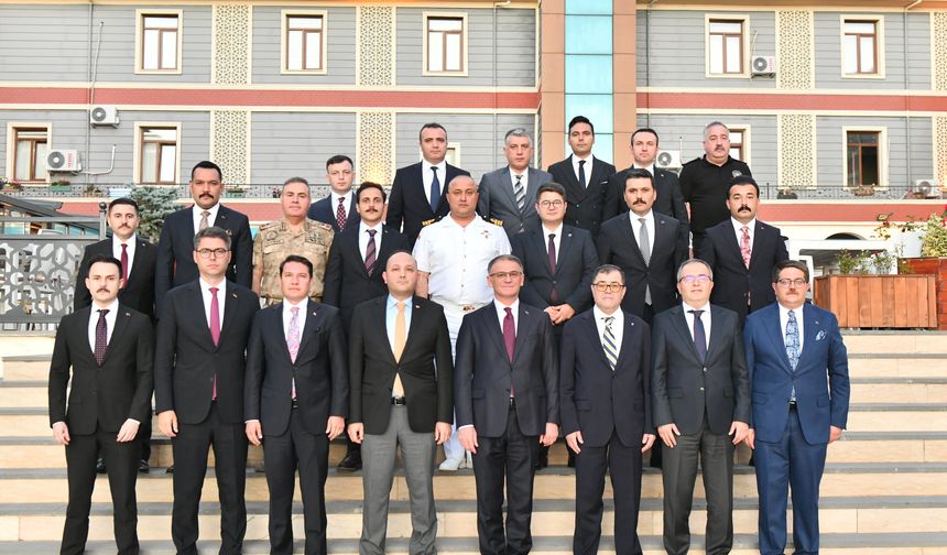 Van’da tayini çıkan mülki idare amirleri veda yemeğinde bir araya geldi
