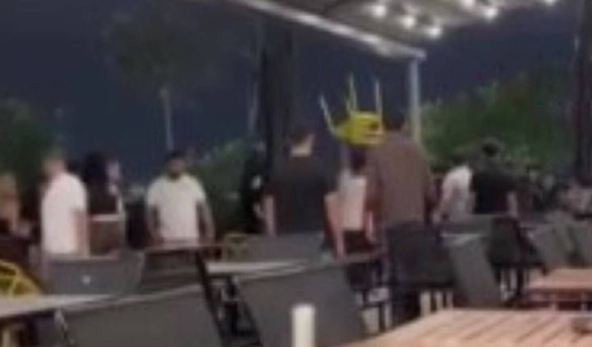 Adana’da AVM’de sandalyeli kavga