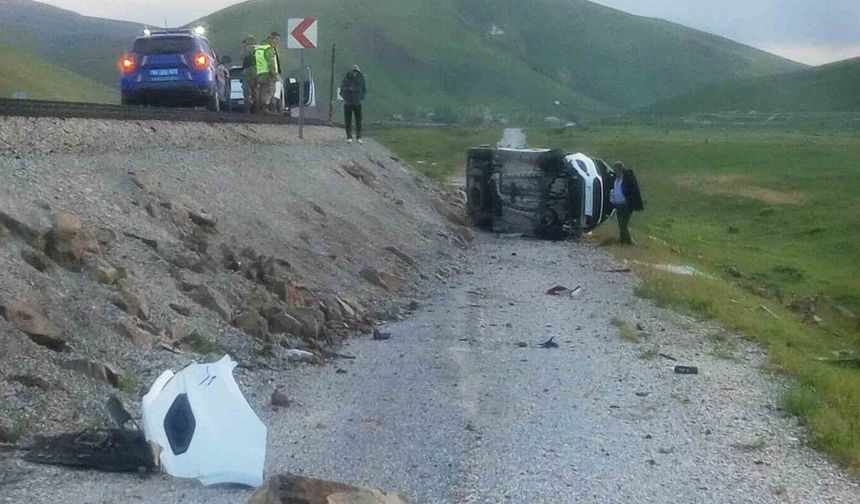 Van’da kontrolden çıkan kamyonet şarampole yuvarlandı
