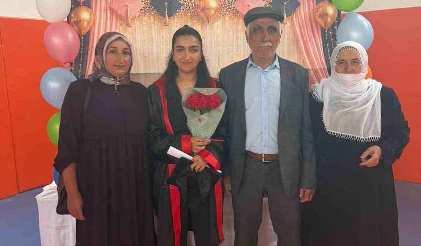 Muradiye’de Geleneksel Pilav Günü Mezuniyet Coşkusuyla Kutlandı