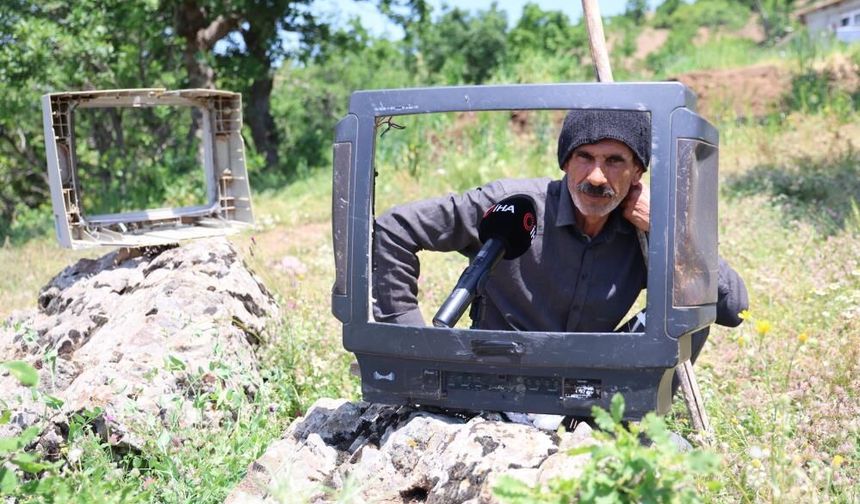 Eski televizyon kasasıyla şöhreti yakaladı