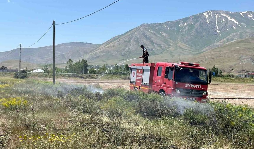 Gevaş'ta Anız Yangınına Hızlı Müdahale