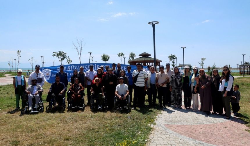 Van’da Anlamlı Piknik Buluşması