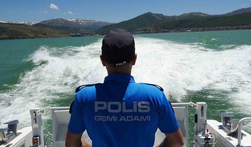 Van Gölü'nde İnci Kefali Nöbeti 7/24 Devam Ediyor