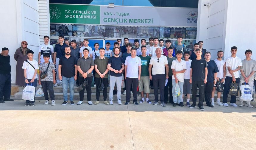 Vanlı Gençler “Bir Destandır Çanakkale” Programıyla Çanakkale’ye Uğurladı