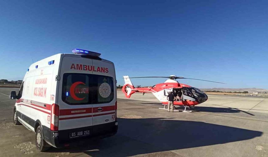Bahçesaray’da kalp krizi geçiren hasta, helikopter ambulansla Van’a sevk edildi