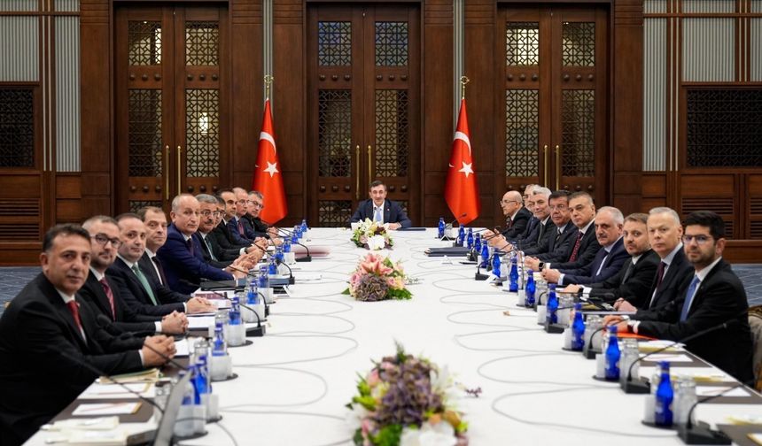 Bakan Işıkhan: "Sürdürülebilir büyümeyi hedefleyen ekonomi programımızı kararlılıkla uygulamaya devam edeceğiz"