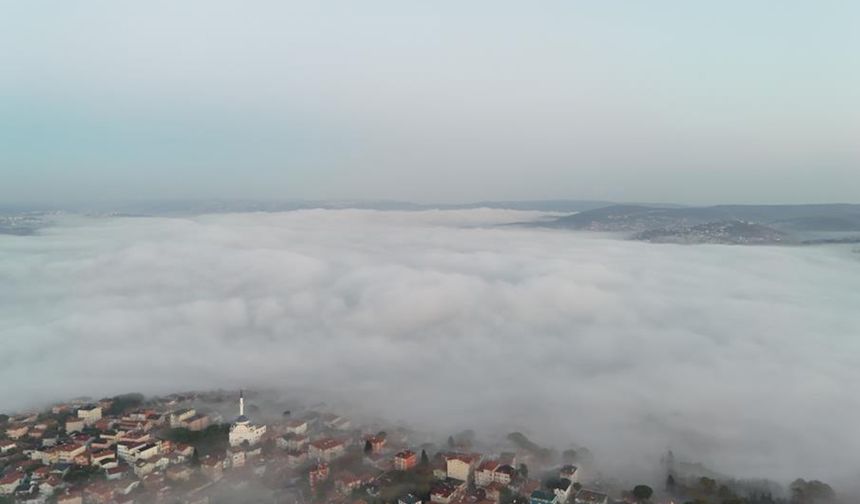 İstanbul Boğazı sisle kapandı, ortaya kartpostallık manzaralar çıktı