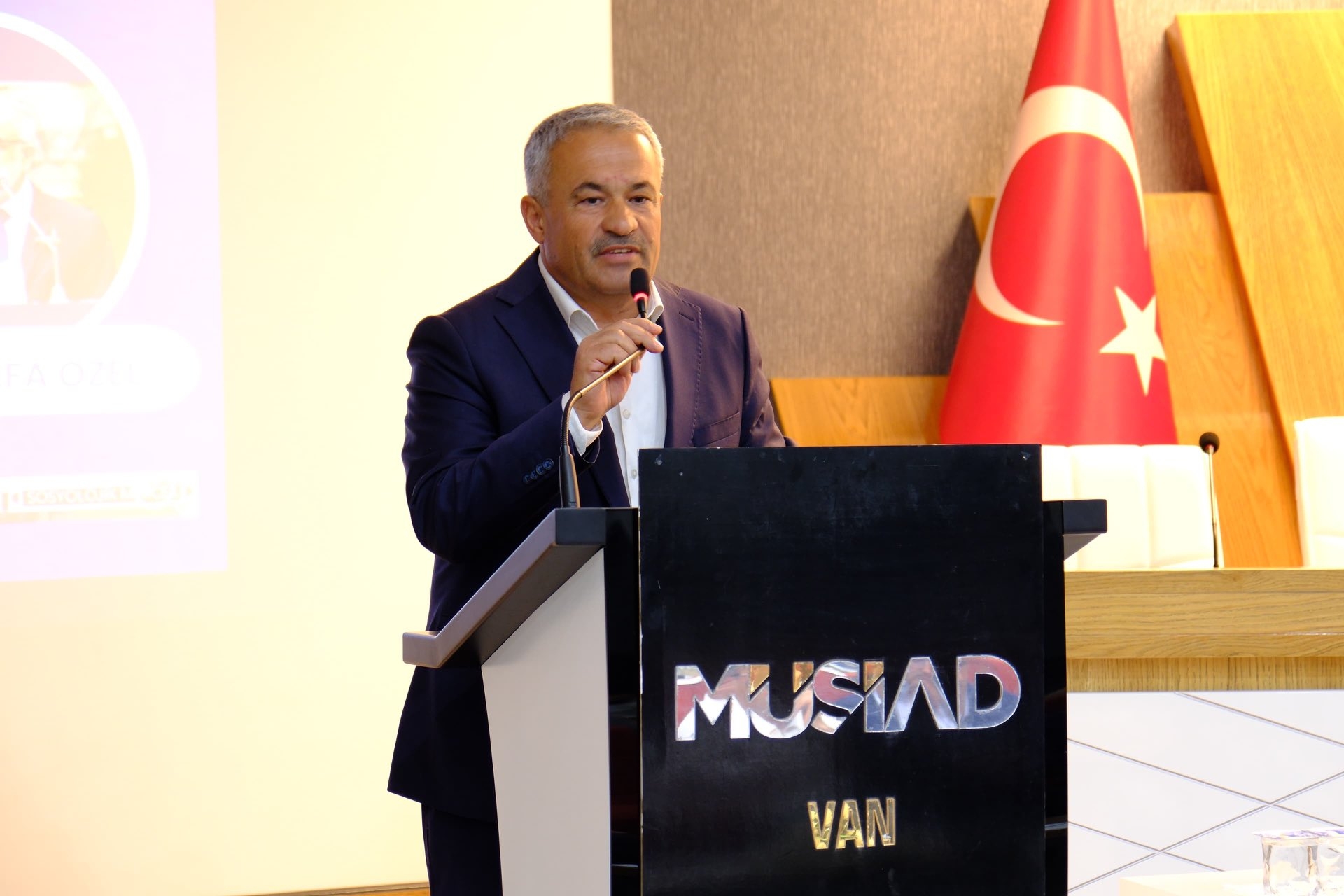 1Ee73Ee3 2B7D 4Da6 929B 666D4Bf01E41