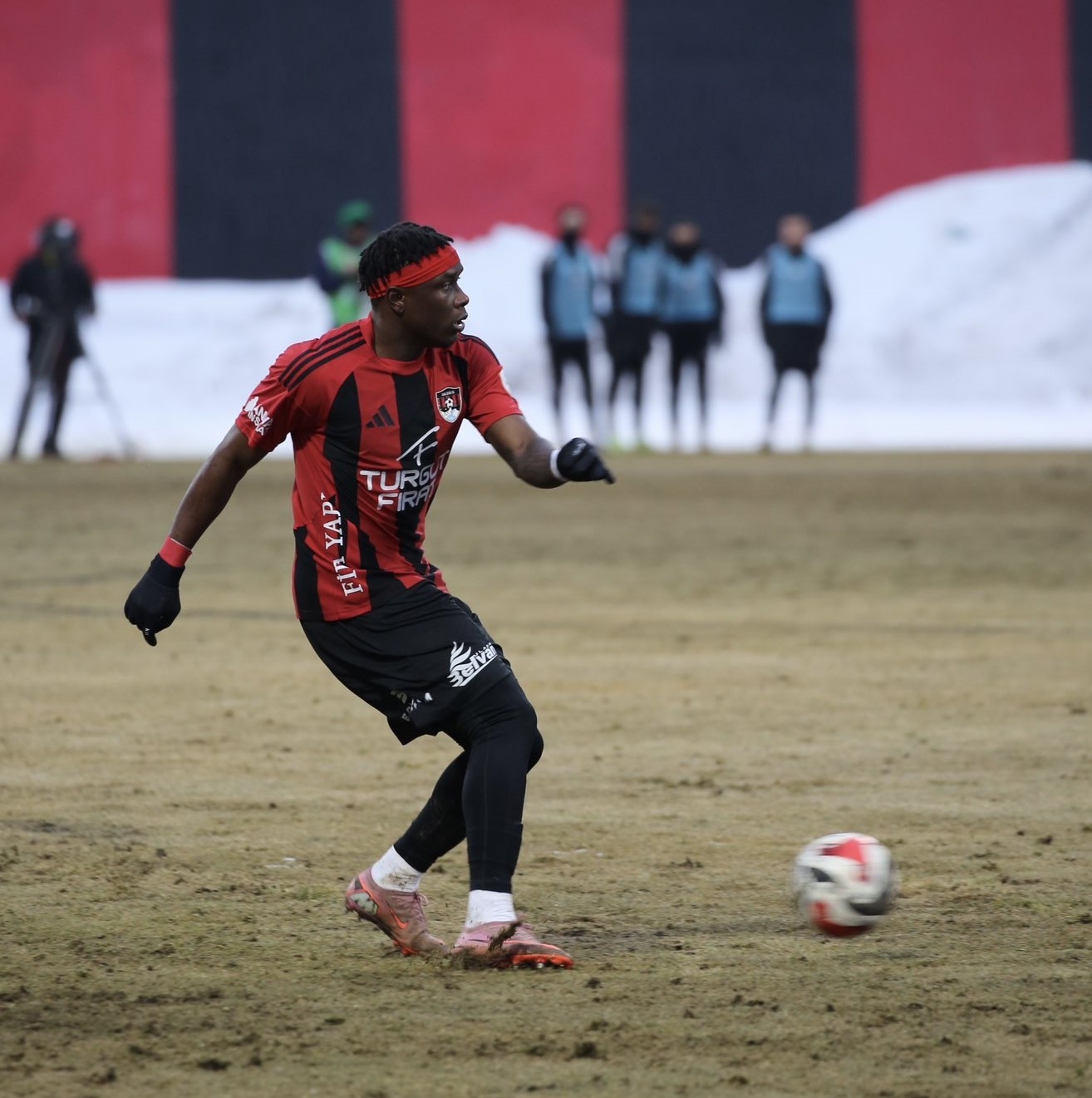 G Bzy Cl X U A A Nr2X