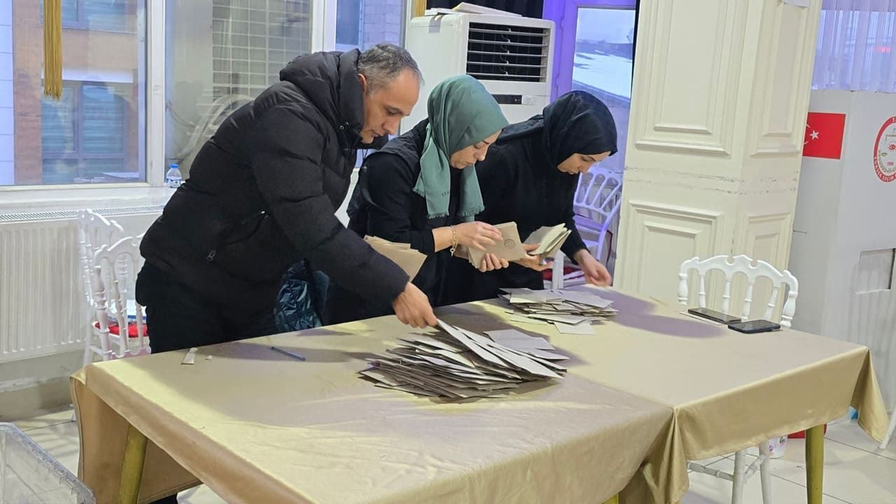 Van Berberler Ve Kuaforler Esnaf Odasinin Yeni Baskani Belli Oldu