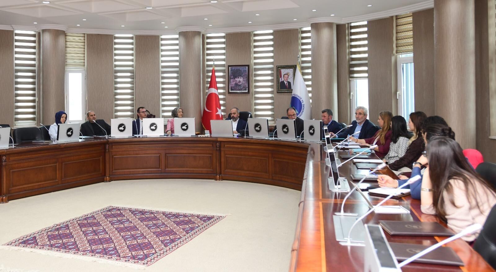 Bb73255B A00E 4313 9395 C1B05C1Bde96