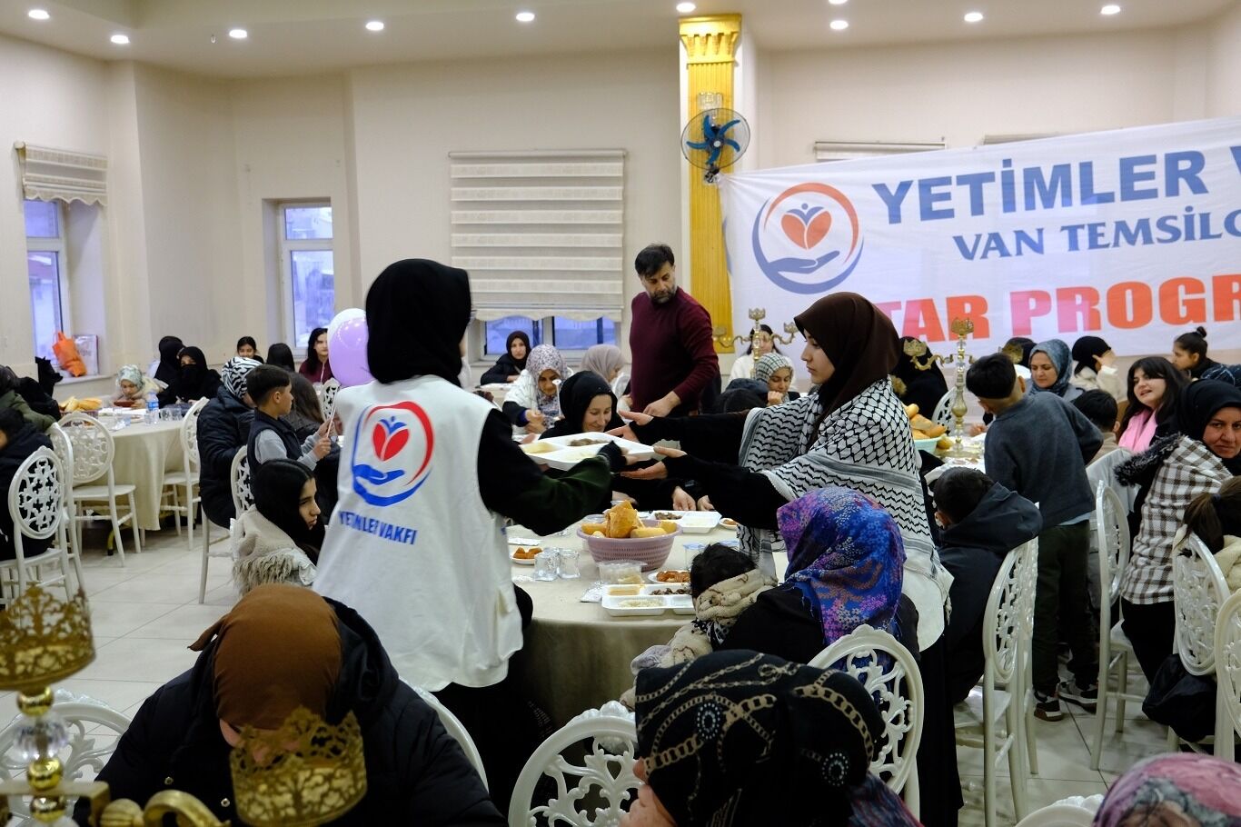 Eefd8E18 27B3 4A28 A192 4Cc2Ece156Ca