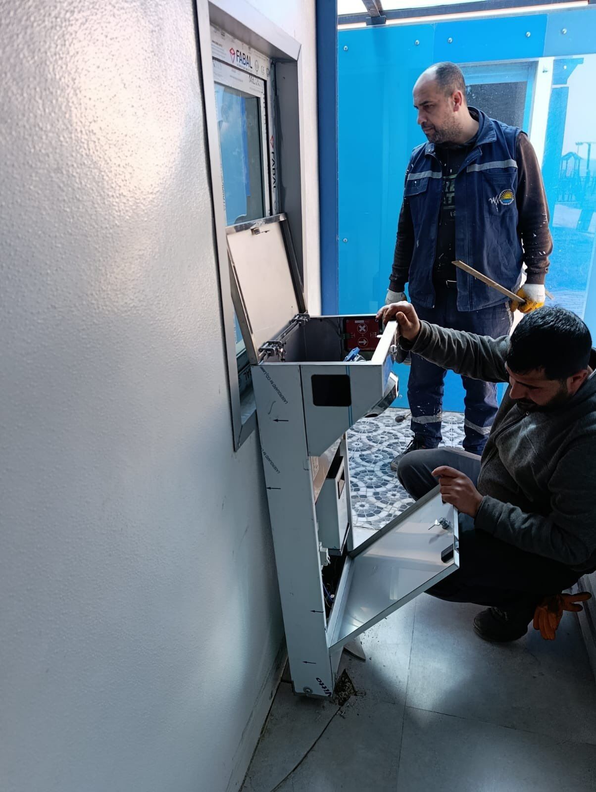 H E K Ua4Y W E A A Q Xz I