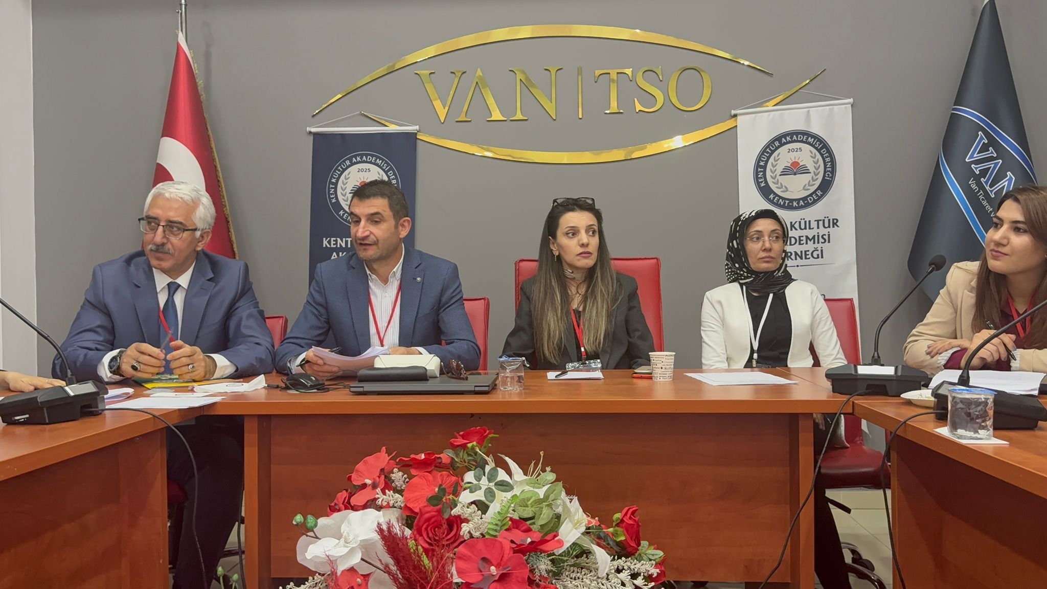 4Cb195D9 3C76 40Ca Bf69 36866D1A0Df4