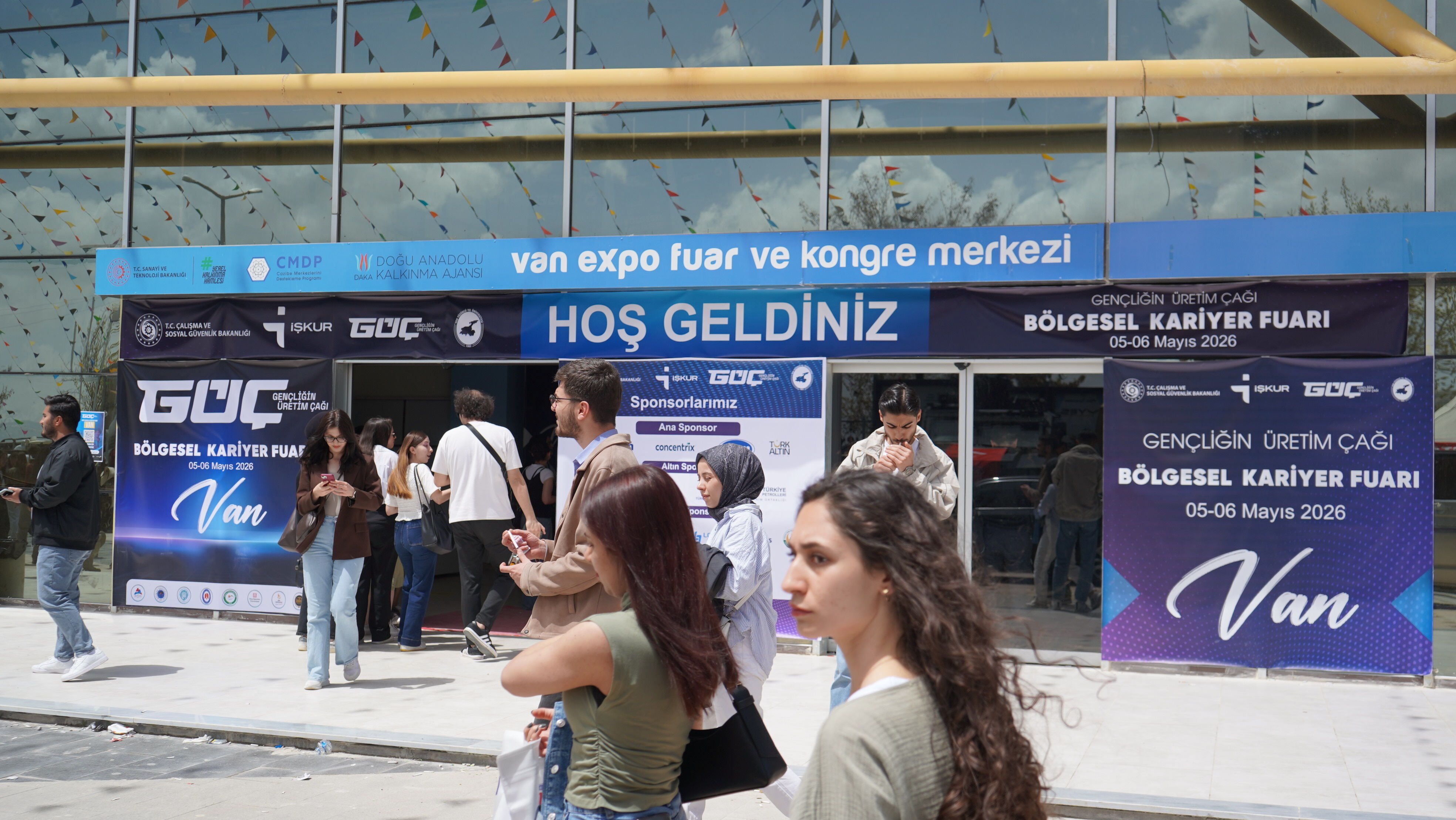 D S C07281