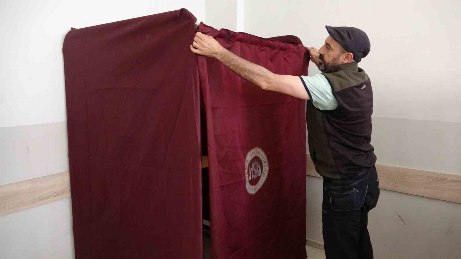 Van’da ikinci tur Cumhurbaşkanlığı seçimi için sandıklar kuruldu